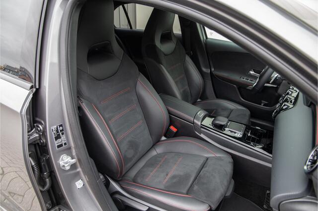 Mercedes-Benz A-KLASSE 200 AMG Nightpakket, Widescreen, Camera, 19"