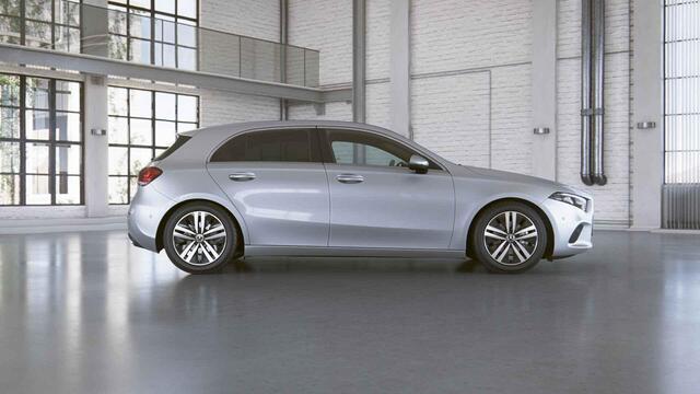 Mercedes-Benz A-KLASSE 180 Luxury Line | Getint glas | Premium pack | Stoelverwarming | Apple Carplay |