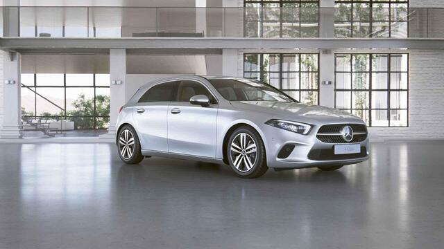 Mercedes-Benz A-KLASSE 180 Luxury Line | Getint glas | Premium pack | Stoelverwarming | Apple Carplay |