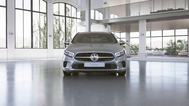 Mercedes-Benz A-KLASSE 180 Luxury Line | Premium Pack | Distronic | Apple Carplay |Stoelverwarming |