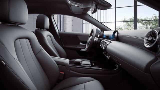 Mercedes-Benz A-KLASSE 180 Luxury Line | Premium Pack | Distronic | Apple Carplay |Stoelverwarming |