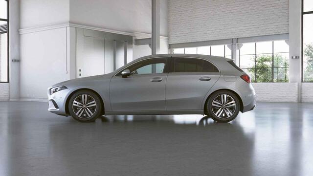 Mercedes-Benz A-KLASSE 180 Luxury Line | Premium Pack | Distronic | Apple Carplay |Stoelverwarming |