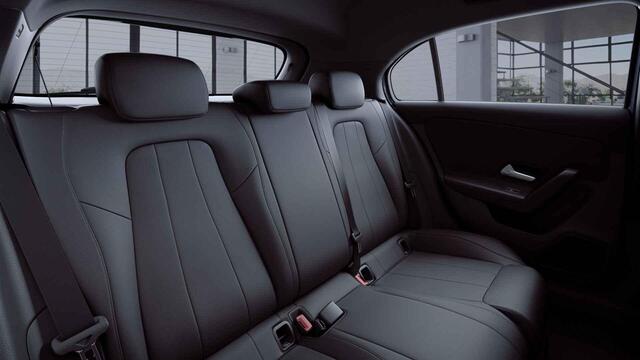 Mercedes-Benz A-KLASSE 180 Business Line | Apple carplay | Android auto | Achteruitrijcamera | Lederlook ARTICO | Privacy Glass |