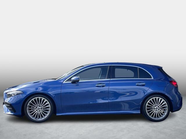 Mercedes-Benz A-KLASSE 180 Star Edition AMG Line | Winterpakket | 19 inch Multispaaks AMG Velgen | Panoramadak | Dodehoekassistent | MULTIBEAM LED koplampen | Stoelverwarming | Stuurverwarming