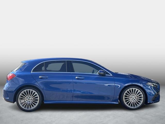 Mercedes-Benz A-KLASSE 180 Star Edition AMG Line | Winterpakket | 19 inch Multispaaks AMG Velgen | Panoramadak | Dodehoekassistent | MULTIBEAM LED koplampen | Stoelverwarming | Stuurverwarming