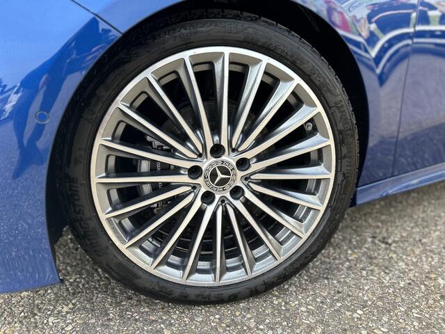 Mercedes-Benz A-KLASSE 180 Star Edition AMG Line | Winterpakket | 19 inch Multispaaks AMG Velgen | Panoramadak | Dodehoekassistent | MULTIBEAM LED koplampen | Stoelverwarming | Stuurverwarming