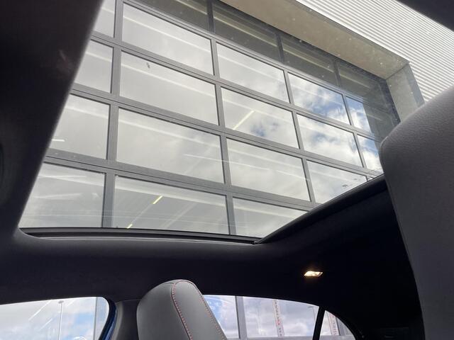 Mercedes-Benz A-KLASSE 180 Star Edition AMG Line | Winterpakket | 19 inch Multispaaks AMG Velgen | Panoramadak | Dodehoekassistent | MULTIBEAM LED koplampen | Stoelverwarming | Stuurverwarming