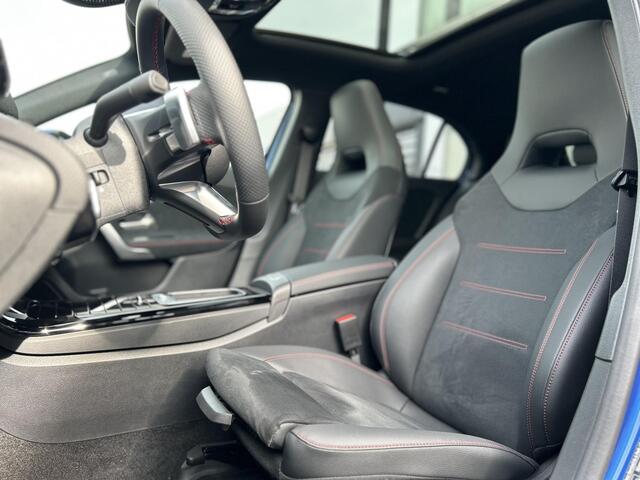 Mercedes-Benz A-KLASSE 180 Star Edition AMG Line | Winterpakket | 19 inch Multispaaks AMG Velgen | Panoramadak | Dodehoekassistent | MULTIBEAM LED koplampen | Stoelverwarming | Stuurverwarming