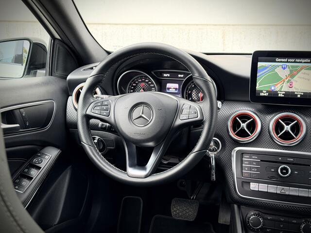 Mercedes-Benz A-KLASSE 180 Ambition / AMG / NAVI GROOT / LED / DIAMOND
