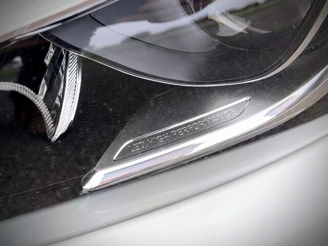 Mercedes-Benz A-KLASSE 180 Ambition / AMG / NAVI GROOT / LED / DIAMOND