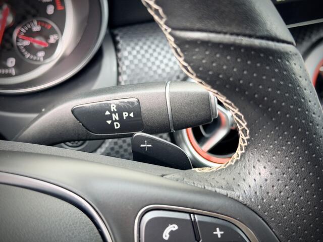 Mercedes-Benz A-KLASSE 180 Ambition / AMG / NAVI GROOT / LED / DIAMOND