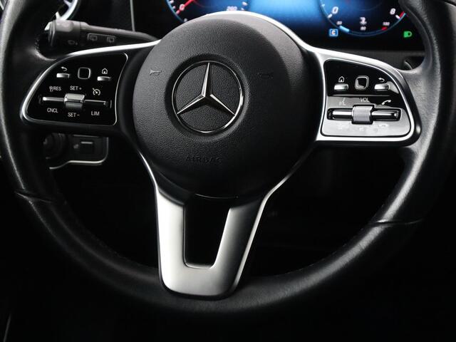 Mercedes-Benz A-KLASSE 200 Urban | Panoramadak | Carplay | Stoelverwarming | Burmester Surround | Half leder | Sfeerverlichting | Camera | Navigatie | Full LED | Park Assist | Widescreen