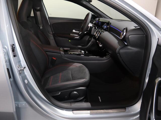 Mercedes-Benz A-KLASSE 250e Business Solution AMG | Panoramaschuifdak | Stoelverwarming | Achteruitrijcamera | MULTIBEAM LED | Nightpakket |