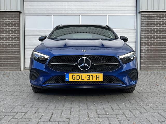 Mercedes-Benz A-KLASSE 250 e Star Edition Luxury Line | Panoramadak | Night Pakket | Dodehoekassistent | MULTIBEAM LED Koplampen | Sfeerverlichting | Stoelverwarming | Sierdelen Aluminium | Elektrisch Inklapbare Buitenspiegels | Achteruitrijcamera | Parkeersensoren