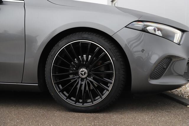 Mercedes-Benz A-KLASSE 180 d Business Solution Limited Automaat Half Leder Full LED Sportstoelen Widescreen Carplay Android Navigatie Achteruitrijcamera Clima Cruise 19 inch AMG Look Velgen Nieuwe Banden! Stoelverwarming