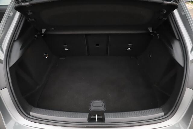 Mercedes-Benz A-KLASSE 180 d Business Solution Limited Automaat Half Leder Full LED Sportstoelen Widescreen Carplay Android Navigatie Achteruitrijcamera Clima Cruise 19 inch AMG Look Velgen Nieuwe Banden! Stoelverwarming