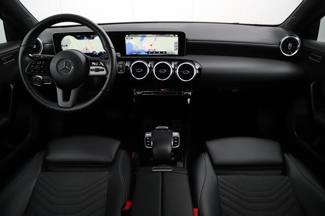 Mercedes-Benz A-KLASSE 180 d Business Solution Limited Automaat Half Leder Full LED Sportstoelen Widescreen Carplay Android Navigatie Achteruitrijcamera Clima Cruise 19 inch AMG Look Velgen Nieuwe Banden! Stoelverwarming