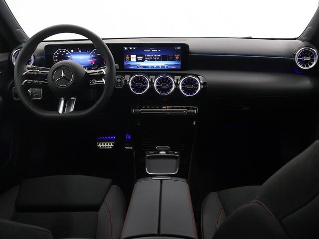 Mercedes-Benz A-KLASSE 180 Business Solution AMG | Panoramadak | Multibeam led | Nightpakket | Sfeerverlichting |