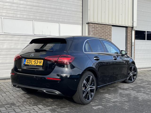 Mercedes-Benz A-KLASSE 180 Star Edition Luxury | Panoramadak | Apple CarPlay | Android Auto | Donkergetint Glas Achter | Sfeerverlichting | Stoelverwarming | Achteruitrijcamera | Parkeersensoren | Elektrisch Inklapbare Buitenspiegels