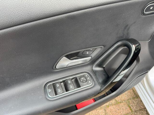 Mercedes-Benz A-KLASSE 180 Business Solution