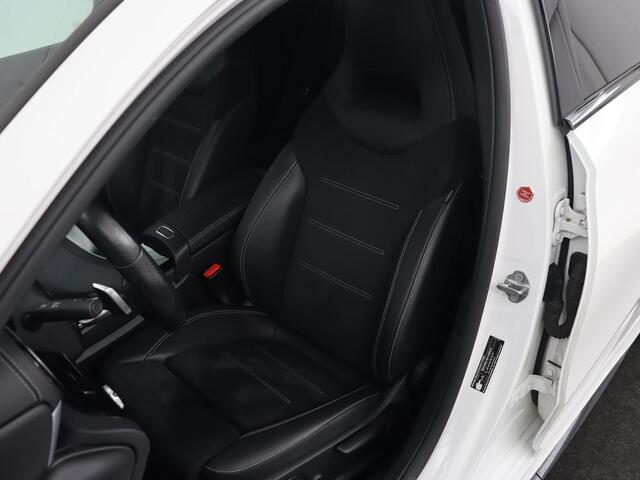 Mercedes-Benz A-KLASSE 250e AMG Night | Burmester Surround | Carplay | Stoelverwarming | Widescreen | Leder/Alcantara | Camera | Sfeerverlichting | Navigatie | Park Assist | PHEV | Plug In
