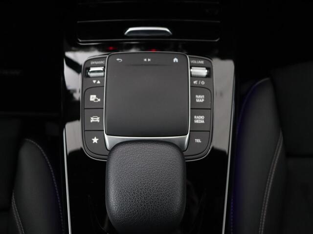 Mercedes-Benz A-KLASSE 250e AMG Night | Burmester Surround | Carplay | Stoelverwarming | Widescreen | Leder/Alcantara | Camera | Sfeerverlichting | Navigatie | Park Assist | PHEV | Plug In