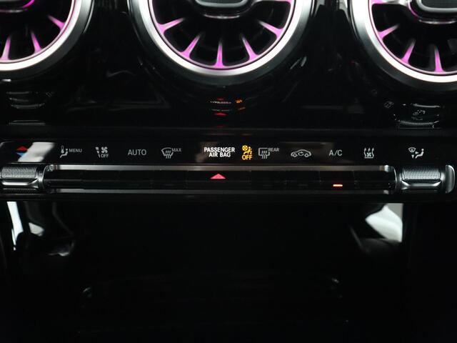 Mercedes-Benz A-KLASSE 250e AMG Night | Burmester Surround | Carplay | Stoelverwarming | Widescreen | Leder/Alcantara | Camera | Sfeerverlichting | Navigatie | Park Assist | PHEV | Plug In