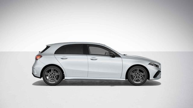 Mercedes-Benz A-KLASSE 180 AMG Line | Night pakket | Panoramadak | Sfeerverlichting |