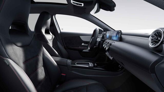 Mercedes-Benz A-KLASSE 180 AMG Line | Night pakket | Panoramadak | Sfeerverlichting |