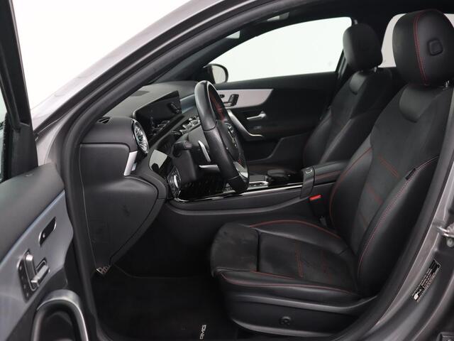 Mercedes-Benz A-KLASSE 250e AMG Limited | Panoramadak | Matrix LED | Keyless | Stoelverwarming | Memory | Camera | Navigatie | Leder/Alcantara | Sfeerverlichting | Park Assist | PHEV | Plug In