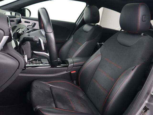 Mercedes-Benz A-KLASSE 250e AMG Limited | Panoramadak | Matrix LED | Keyless | Stoelverwarming | Memory | Camera | Navigatie | Leder/Alcantara | Sfeerverlichting | Park Assist | PHEV | Plug In