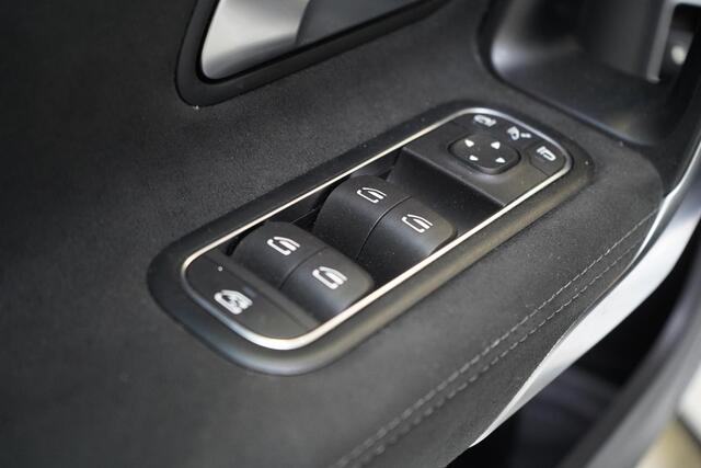 Mercedes-Benz A-KLASSE 250 e | AMG Pakket | Panoramadak | Sportstoelen | Sfeerverlichting