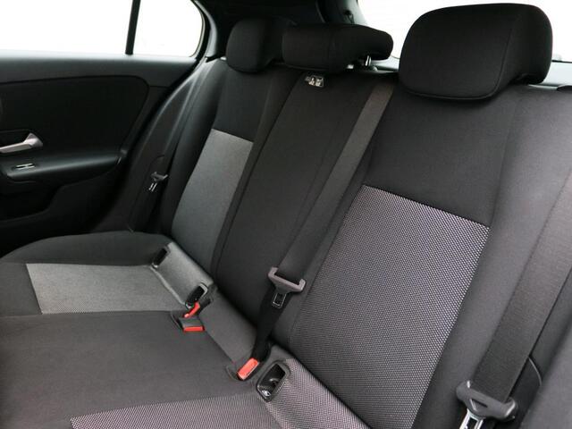 Mercedes-Benz A-KLASSE 180 Aut. Business Sol. | Navi | Camera | M-Bux |