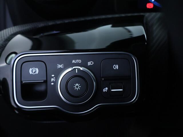 Mercedes-Benz A-KLASSE 160 Business Solution Ledkoplampen | Parkeerpakket met achteruitrijcamera | Stoelverwarming Voor | Spiegelpakket | Inclusief 24 maanden MB Certified garantie voor Europa.