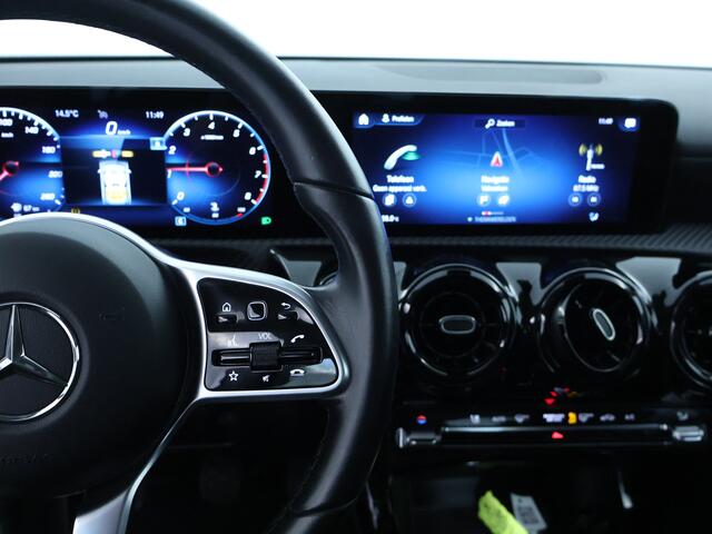 Mercedes-Benz A-KLASSE 160 Business Solution Ledkoplampen | Parkeerpakket met achteruitrijcamera | Stoelverwarming Voor | Spiegelpakket | Inclusief 24 maanden MB Certified garantie voor Europa.