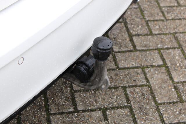 Mercedes-Benz A-KLASSE 250e AUT8 AMG Line NIGHT PAKKET DISTRONIC MULTIBEAM NAVI CAMERA TREKHAAK