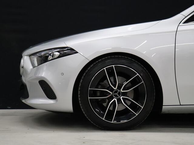 Mercedes-Benz A-KLASSE 200 Business Solution Luxury [TREKHAAK, CAMERA, PDC V+A, CRUISE CONTROL, BLUETOOTH TELEFOON, STOELVERWARMING, SFEERVERLICHTING, NAVIGATIE]