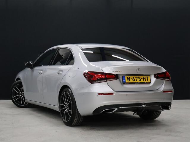 Mercedes-Benz A-KLASSE 200 Business Solution Luxury [TREKHAAK, CAMERA, PDC V+A, CRUISE CONTROL, BLUETOOTH TELEFOON, STOELVERWARMING, SFEERVERLICHTING, NAVIGATIE]
