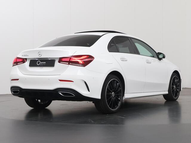 Mercedes-Benz A-KLASSE 250 e AMG Line | Panoramadak | Rij assistentiepakket | Night pakket | 19" lichtmetalen velgen |