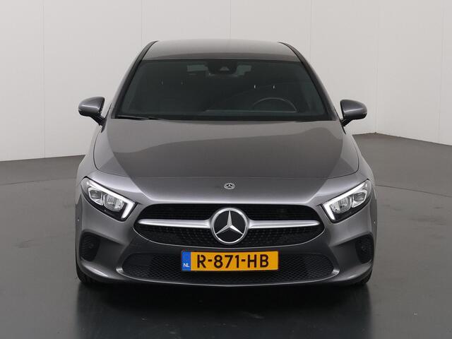 Mercedes-Benz A-KLASSE 180 Business Line | Apple carplay | Widescreen | Achteruitrijcamera | LED | Stoelverwarming |