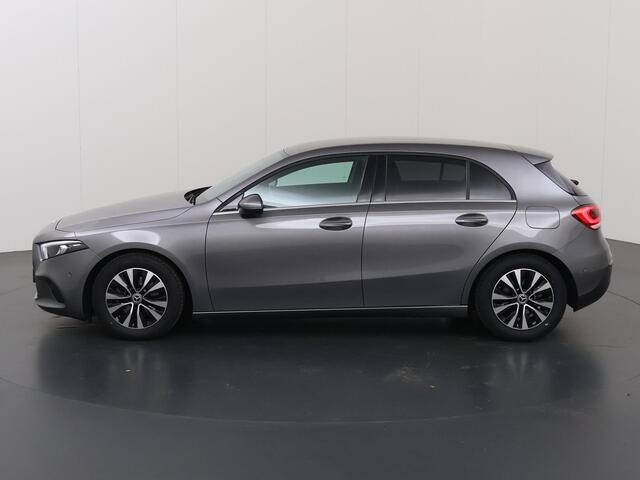 Mercedes-Benz A-KLASSE 180 Business Line | Apple carplay | Widescreen | Achteruitrijcamera | LED | Stoelverwarming |