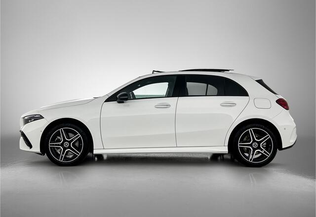 Mercedes-Benz A-KLASSE 250 e Business Solution AMG | Nightpakket | Panoramaschuifdak | Multibeam LED | Stoelverwarming voor | Smartphone Integratie | Sfeerverlichting | KEYLESS GO |