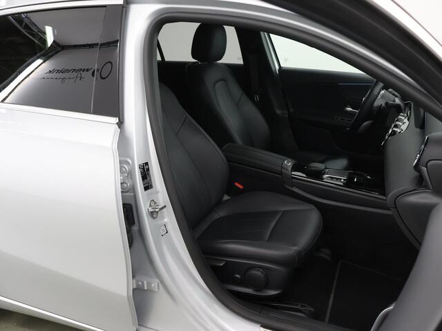 Mercedes-Benz A-KLASSE 180 Luxury Line | Premium Pack | Distronic | Apple Carplay |Stoelverwarming |