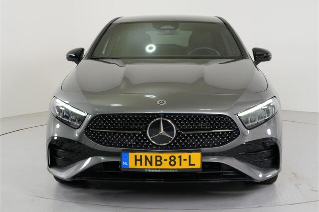 Mercedes-Benz A-KLASSE 250 e AMG Night PHEV 218 pk | Trekhaak | Camera | Stl. verw. | Sfeerverl. | Dodehoek |