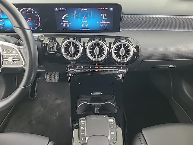 Mercedes-Benz A-KLASSE 200 Business Solution Luxury 1e-Eig. & Dealer-Onderh. BOVAG-Garantie. NL-Auto.