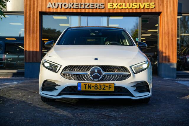 Mercedes-Benz A-KLASSE 200 Launch Edition Premium Plus AMG PANO AMBIENT Apple Carplay Brake assist Camera Multimedia Getint glas 19"L.M. Cruise Navi