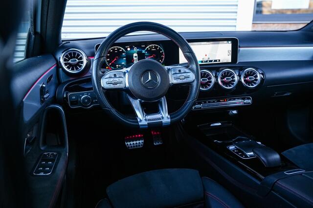 Mercedes-Benz A-KLASSE 200 Launch Edition Premium Plus AMG PANO AMBIENT Apple Carplay Brake assist Camera Multimedia Getint glas 19"L.M. Cruise Navi