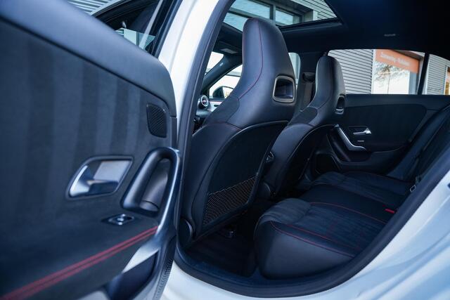 Mercedes-Benz A-KLASSE 200 Launch Edition Premium Plus AMG PANO AMBIENT Apple Carplay Brake assist Camera Multimedia Getint glas 19"L.M. Cruise Navi