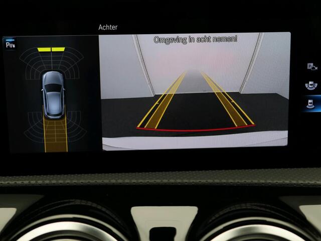 Mercedes-Benz A-KLASSE 180 Business Solution AMG AMG Line | Night Pakket | Panorama Schuif-Kanteldak |Sfeerverlichting | Ledkoplampen | Memory Voorstoelen | Achteruitrijcamera. Inclusief 24 maanden Mercedes-Benz Certified garantie voor Europa.