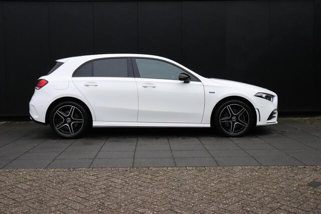 Mercedes-Benz A-KLASSE 250 e AMG | MEMORY | PANO-DAK | SPORTSTOELEN | TREKHAAK | CAMERA | STOELVERW. |